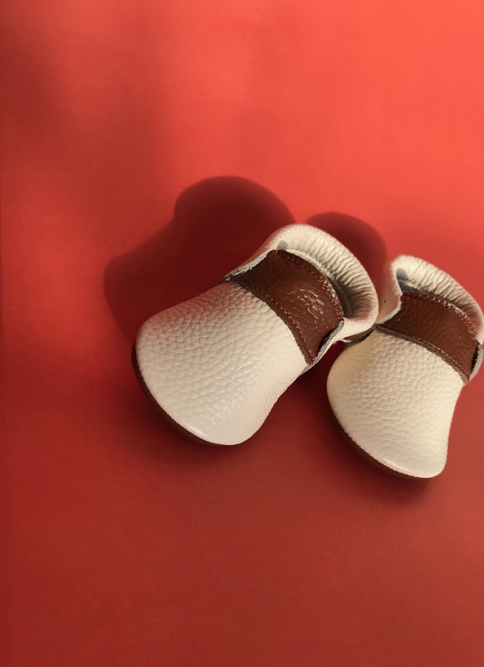 Usnjene mokasine Nev - Vanilja/Temno Rjava